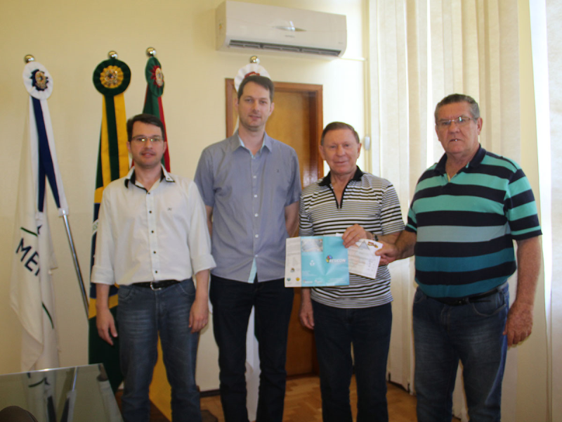 PREFEITO SE REÚNE COM REPRESENTANTE DA RESICON